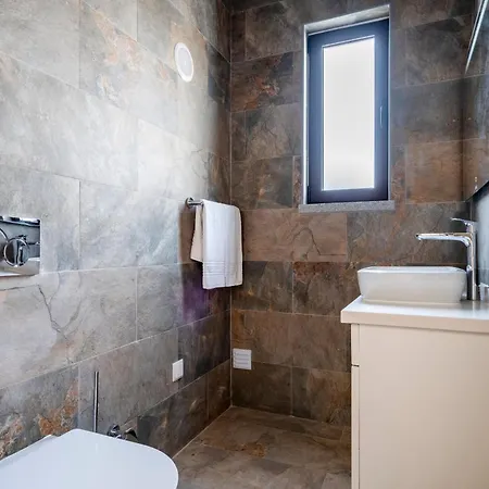 Vakantiehuis Mit Pool Und Grossem Garten *